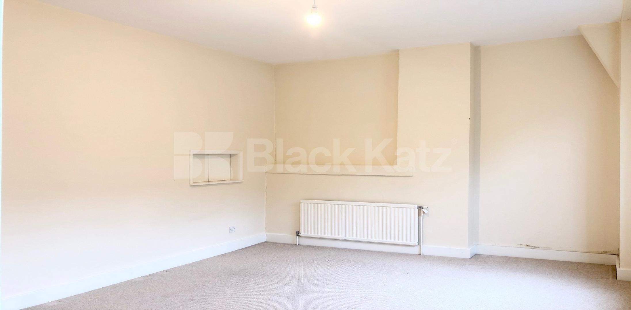 			UNDER OFFER , 3 Bedroom, 1 bath, 1 reception Ground Floor Flat			 St Paul`s Vicarage - Kipling Street, Borough/London Bridge