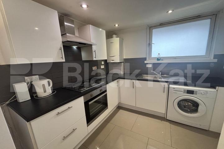 Duplex apartment with balcony offering 828 Sq.Ft.of living & entertaining space Coopers Road, Bermondsey