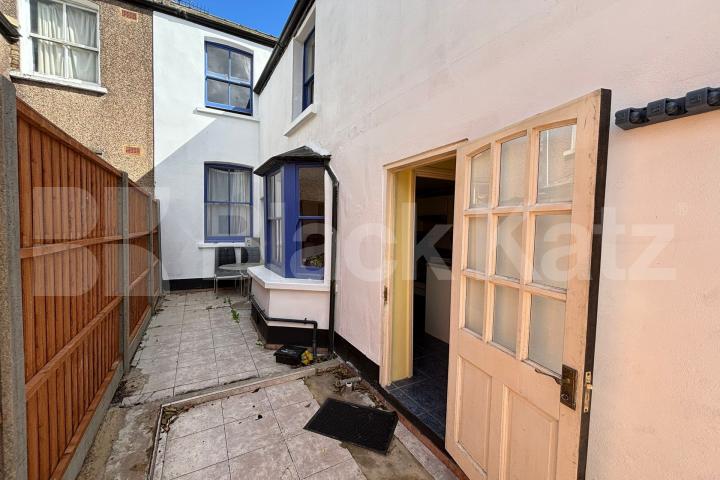 Period house with two bathrooms & patio garden  Trundleys Road , Surrey Quays