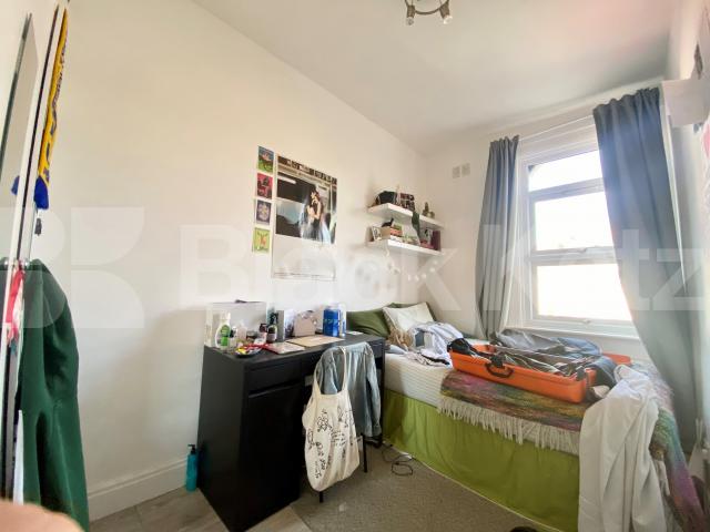 Superbly located three double bedroomed apartment  Walworth Road, Elephant and Castle