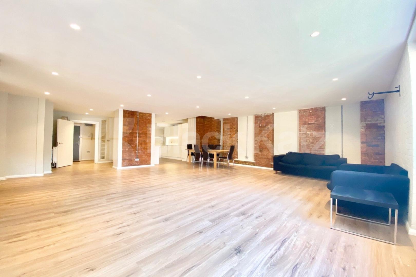 Modern Split level 3 bed 2 bath warehouse conversion with exposed brick Dove Road, Canonbury 