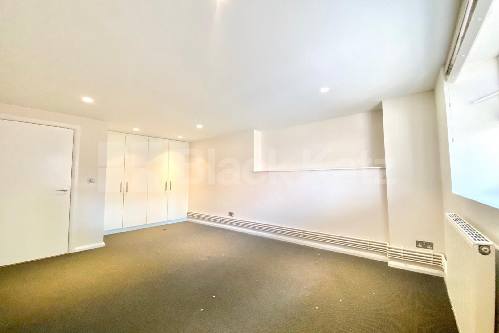 Modern Split level 3 bed 2 bath warehouse conversion with exposed brick Dove Road, Canonbury 