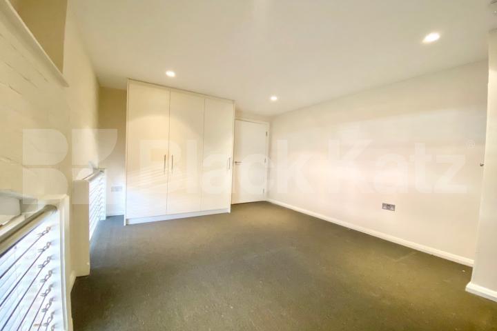 Modern Split level 3 bed 2 bath warehouse conversion with exposed brick Dove Road, Canonbury 