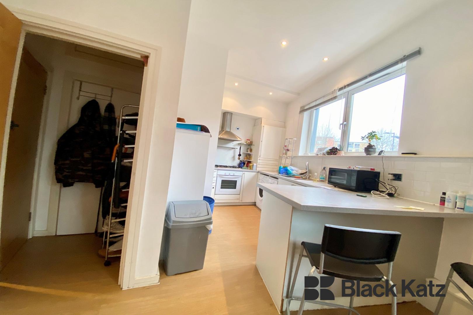 Superbly located & offering 528 Sq. Ft. of living & entertaining space  Newington Causeway, Borough