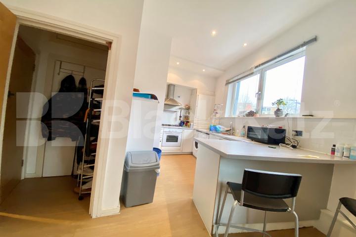 Superbly located & offering 528 Sq. Ft. of living & entertaining space  Newington Causeway, Borough