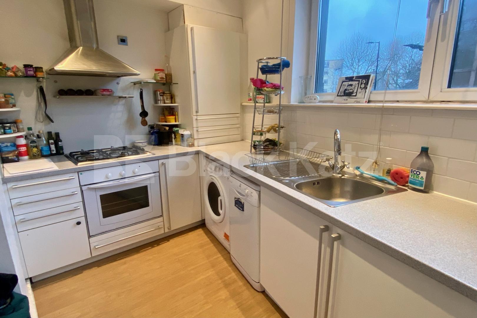 Superbly located & offering 528 Sq. Ft. of living & entertaining space  Newington Causeway, Borough