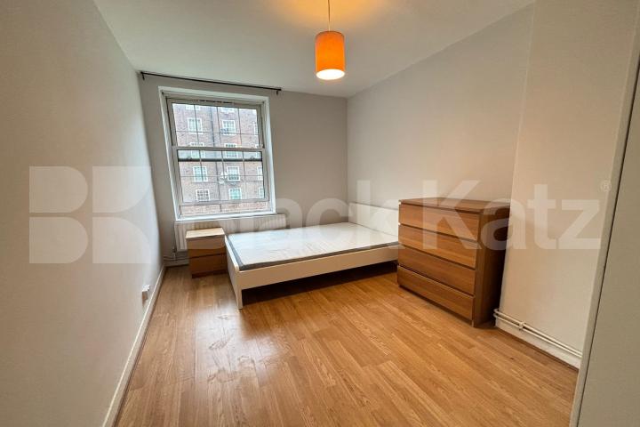 Bright & airy, freshly repainted throughout Mid-Century apartment. Mawbey Road, Old Kent Road 