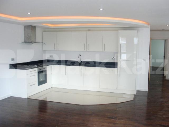 			UNDER OFFER, 3 Bedroom, 1 bath, 1 reception Apartment			 Webber Street., Waterloo/Southwark.