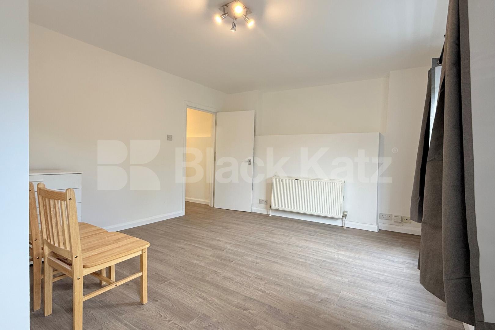 Newly refurbished Studio with a separate kitchen and a modern tiled batrhoom Mare Street , Hackney
