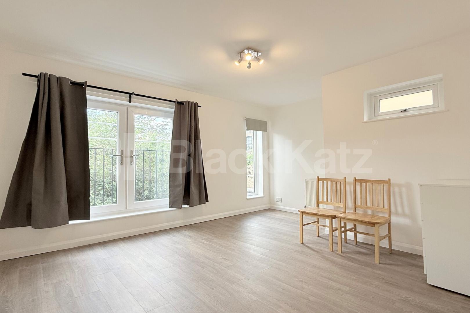Newly refurbished Studio with a separate kitchen and a modern tiled batrhoom Mare Street , Hackney