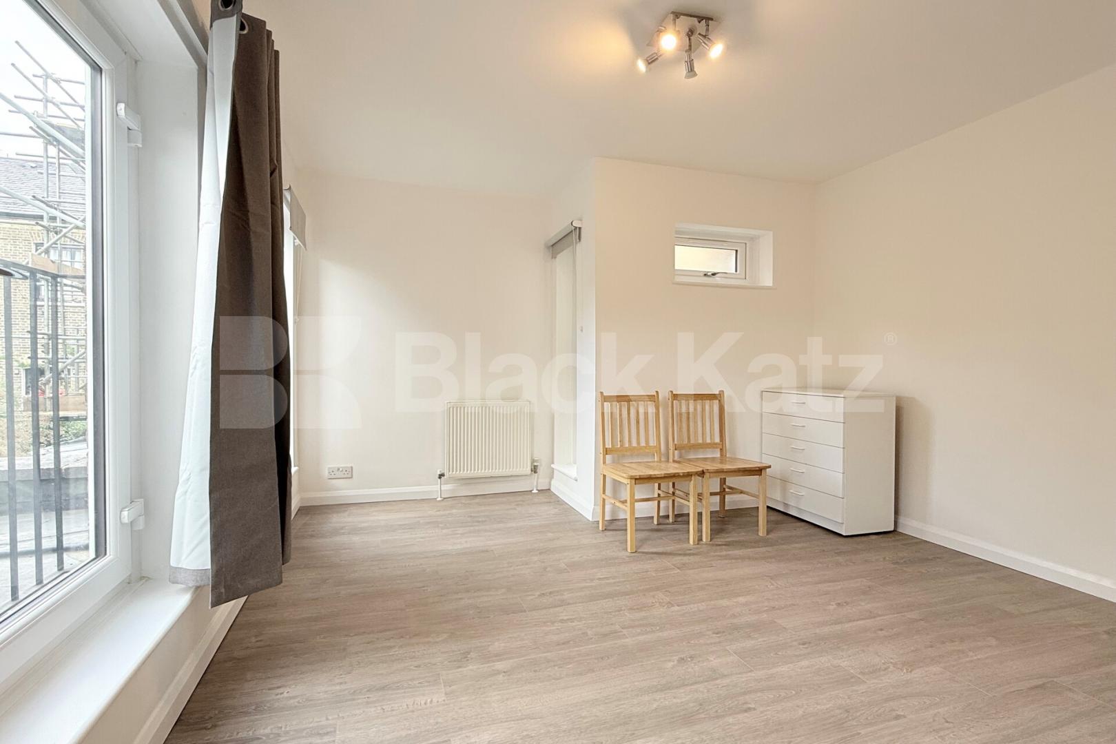 Newly refurbished Studio with a separate kitchen and a modern tiled batrhoom Mare Street , Hackney