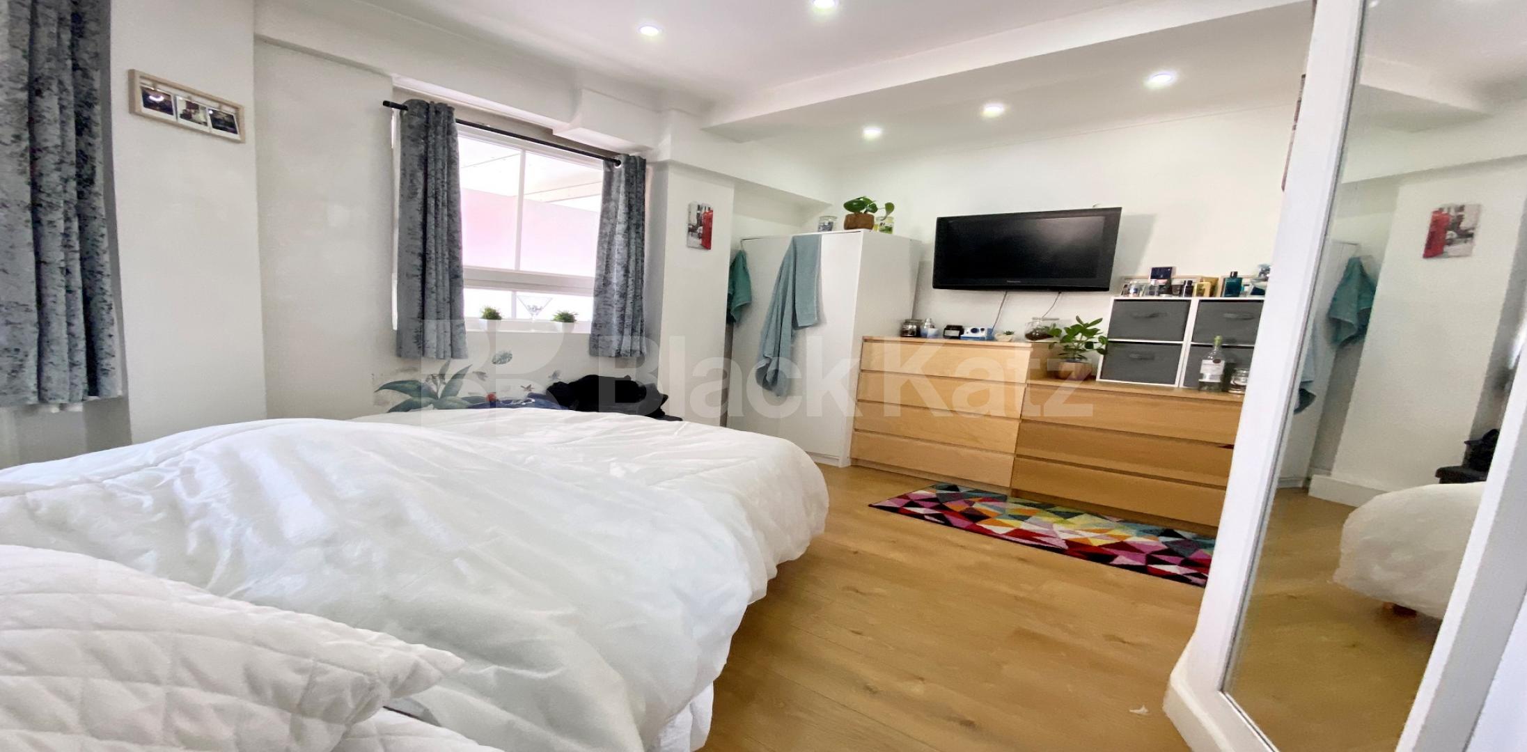 			UNDER OFFER, 3 Bedroom, 1 bath, 0 reception Apartment			 Meakin Estate, Rothsay Street, Borough