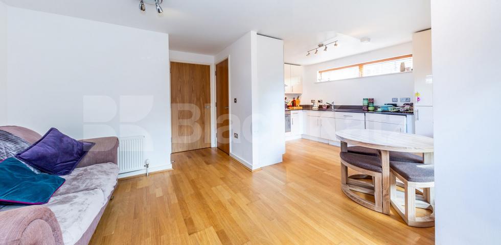 			1 Bedroom, 1 bath, 1 reception Flat			 Womersley Road, CROUCH END