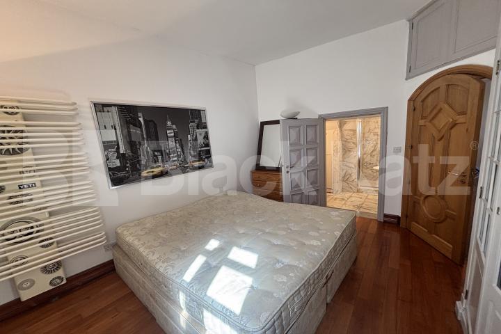 Superbly located, two bathrooms, generous period conversion  Union Street, London Bridge