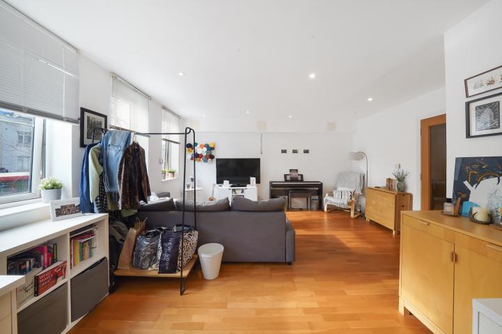 Recently redecorated & located in this highly desirable private development Marcia Road , Tower Bridge