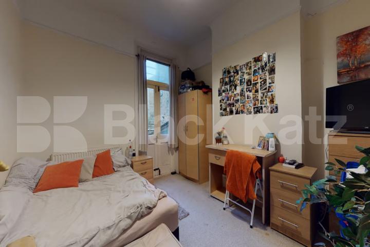 Flooded with natural light with over 1440 Sq Ft. of living & entertaining space Crofton Road, Camberwell/Peckham 