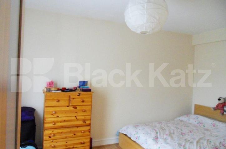 			1 Bedroom, 1 bath, 1 reception Flat			 High Street Hornsey, HORNSEY