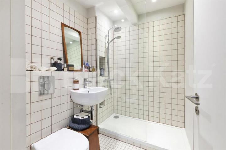 Modern one bed set on the 2nd floor of a period house mins to Camden Agar Grove, Camden