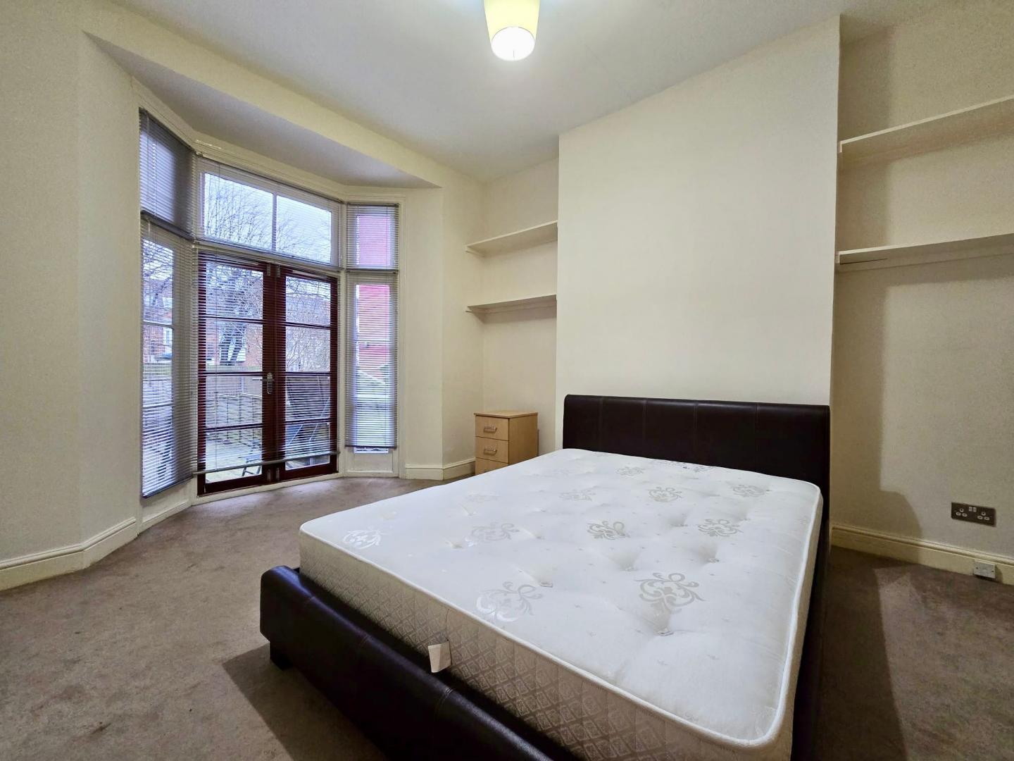 			2 Bedroom, 2 bath, 1 reception Flat			 Stanley Gardens, Willesden Green