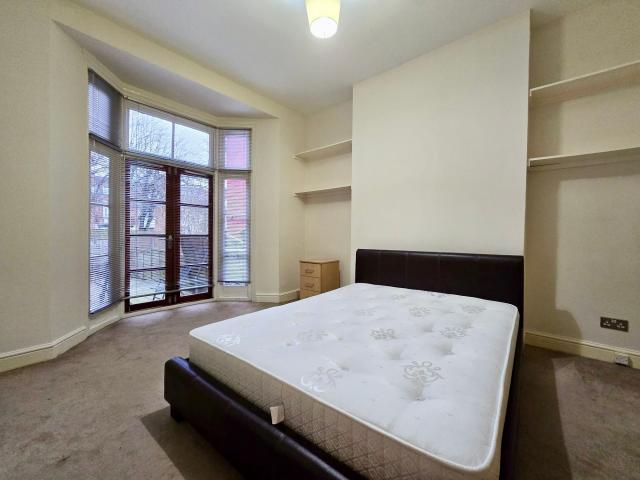 			2 Bedroom, 2 bath, 1 reception Flat			 Stanley Gardens, Willesden Green