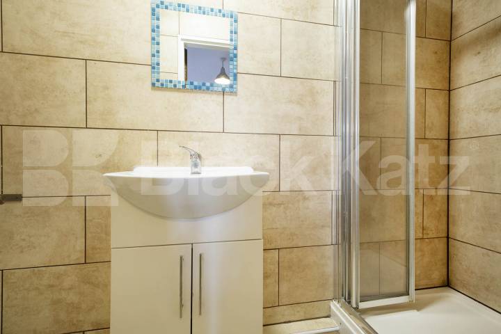 Black Katz are proud to present this one double bedroom apartment set within a well presented period building High Road, Willesden Green, NW10,  London