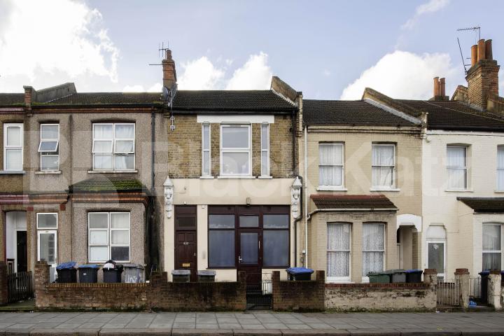 Black Katz are proud to present this one double bedroom apartment set within a well presented period building High Road, Willesden Green, NW10,  London