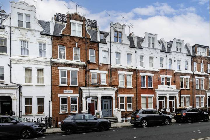 			2 Bedroom, 1 bath, 1 reception 			 Gledstanes Road,  London  W14