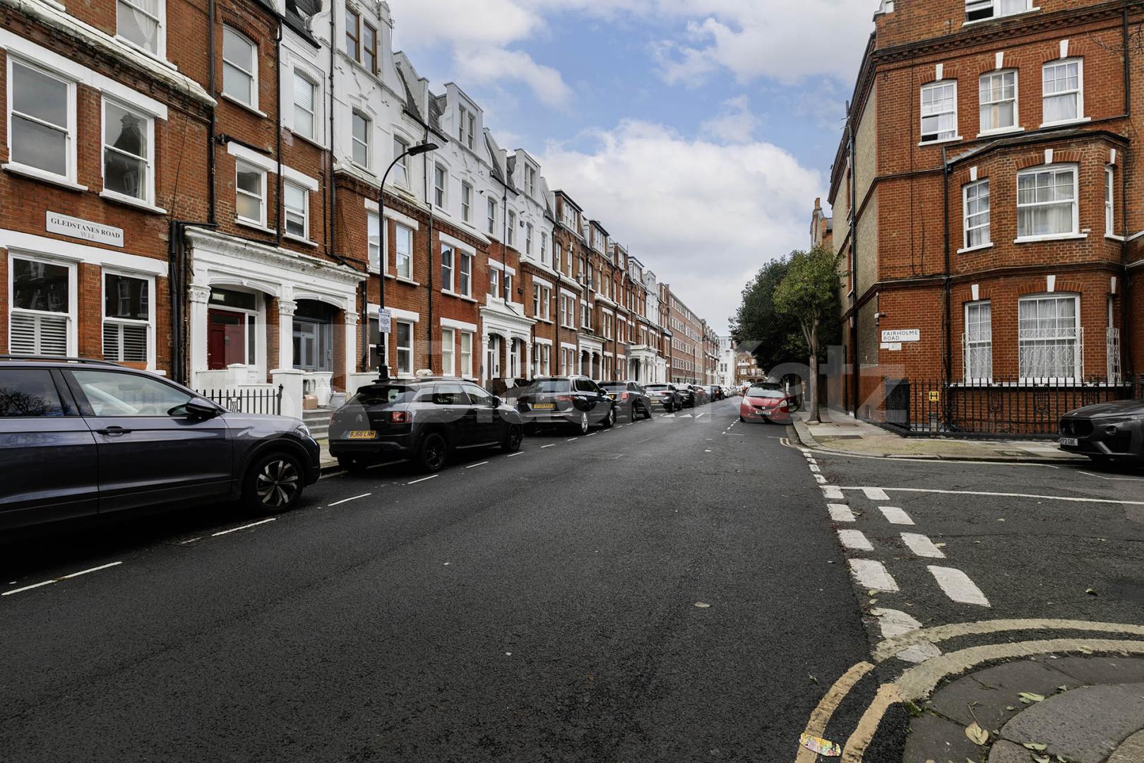 			2 Bedroom, 1 bath, 1 reception 			 Gledstanes Road,  London  W14