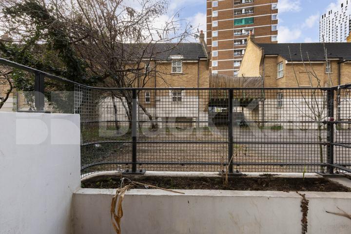 Located in the heart of Shoreditch a modern 2 bedroom flat  Bevenden Street, Old Street 