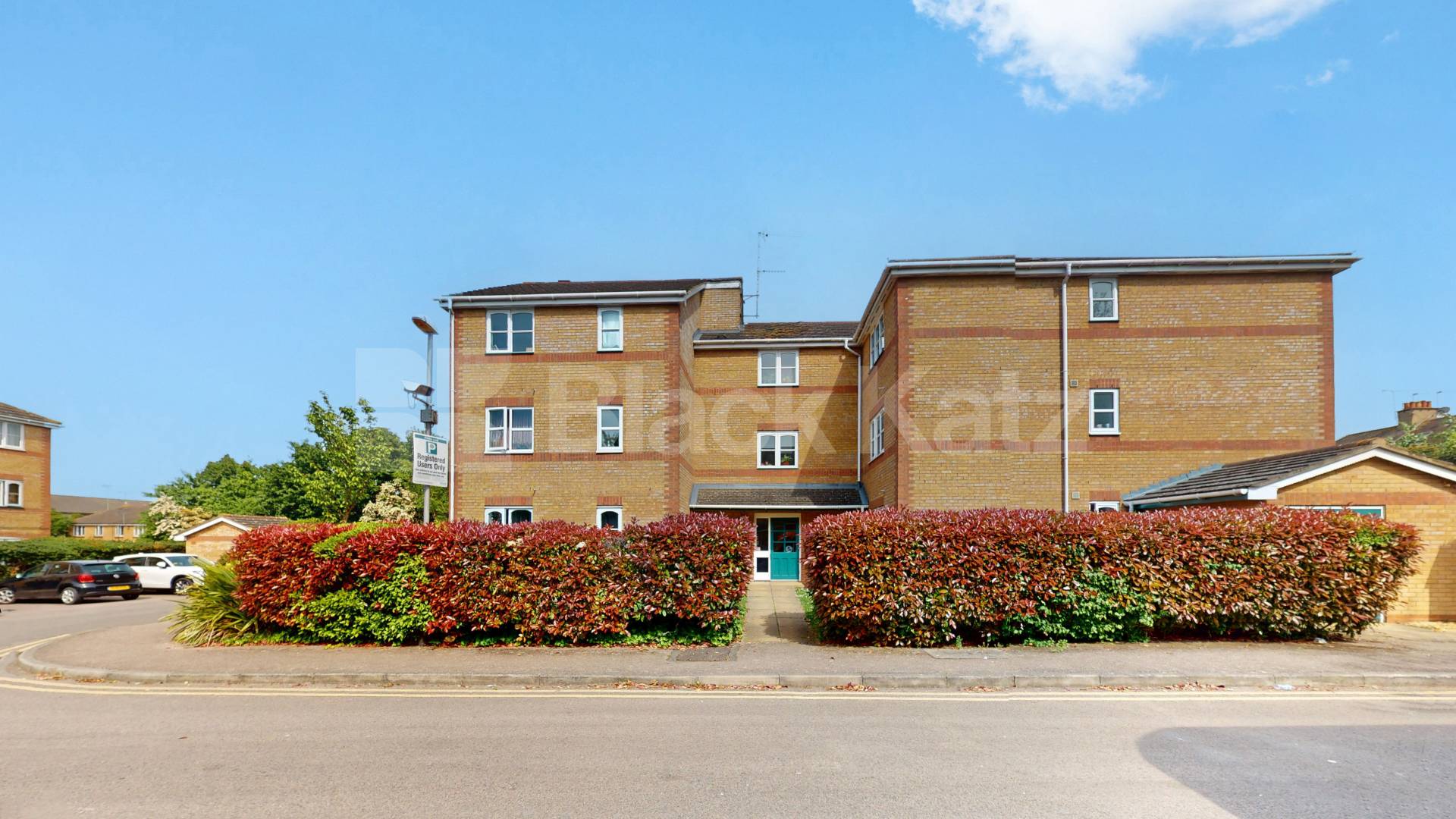 We are delighted to offer this spacious studio apartment located short walk away from Cricklewood station and all local amenities Upton Close, London, NW2,  London