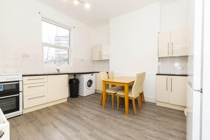 Four double bedrooms two bathrooms set within a period house by tube & shops   Hungerford Road, Caledonian Road