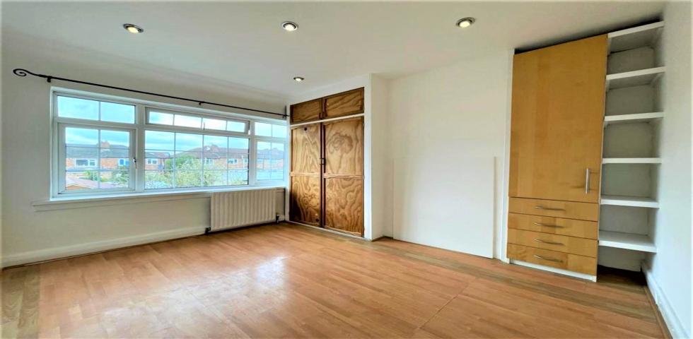 			5 Bedroom, 3 bath, 1 reception Semi-Detached House			 Bleasdale Avenue, Perivale