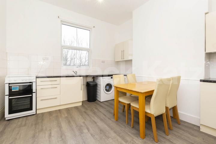 Four double bedrooms two bathrooms set within a period house by tube & shops   Hungerford Road, Caledonian Road