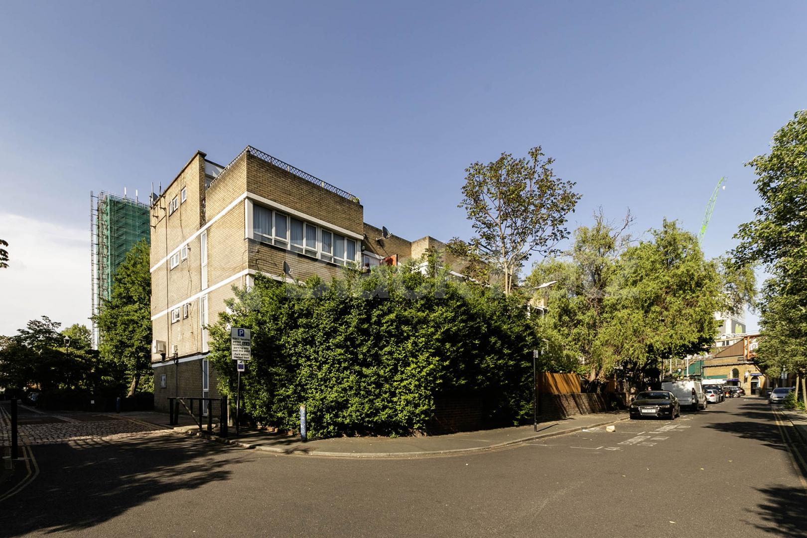 Located on sought-after Shalfleet Drive, W10, this spacious and well-presented 4-bedroom property is available to rent from the end of August Shalfleet Drive, London, W10,  London