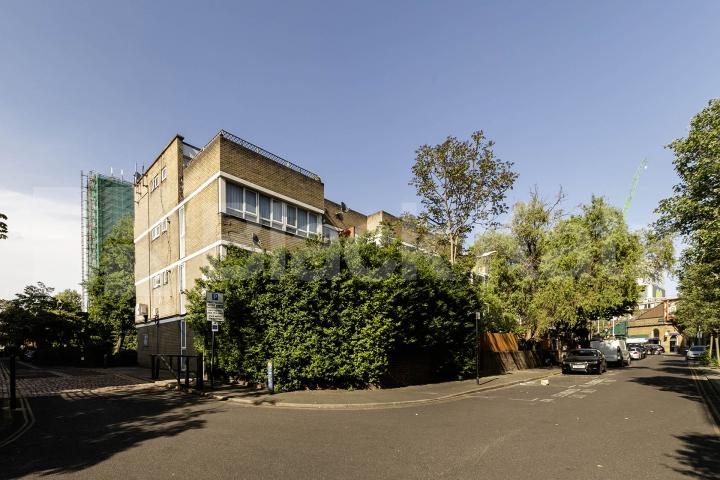 Located on sought-after Shalfleet Drive, W10, this spacious and well-presented 4-bedroom property is available to rent from the end of August Shalfleet Drive, London, W10,  London