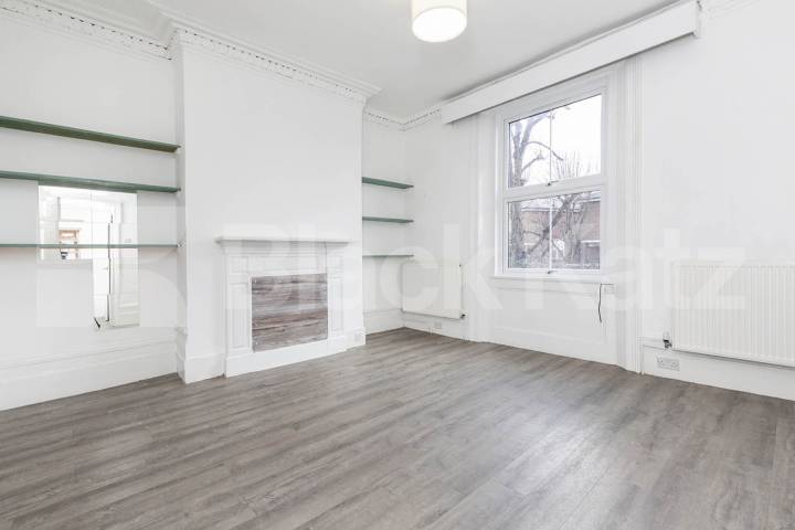 Split over two floors a large 3 bedroom apartment with kitchen diner Hungerford Road, Hillmarton Conservation Area 