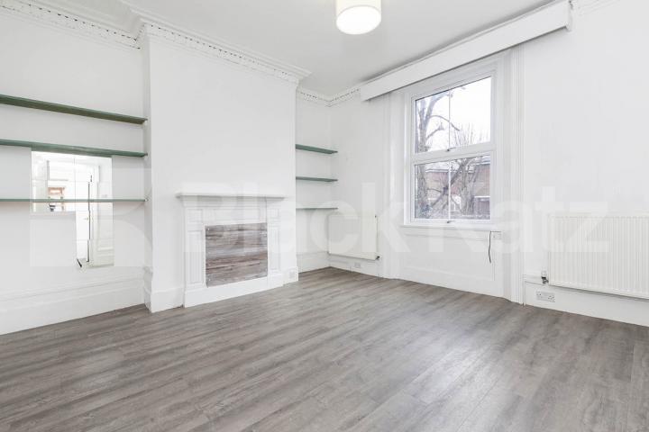 Split over two floors a large 3 bedroom apartment with kitchen diner Hungerford Road, Hillmarton Conservation Area 