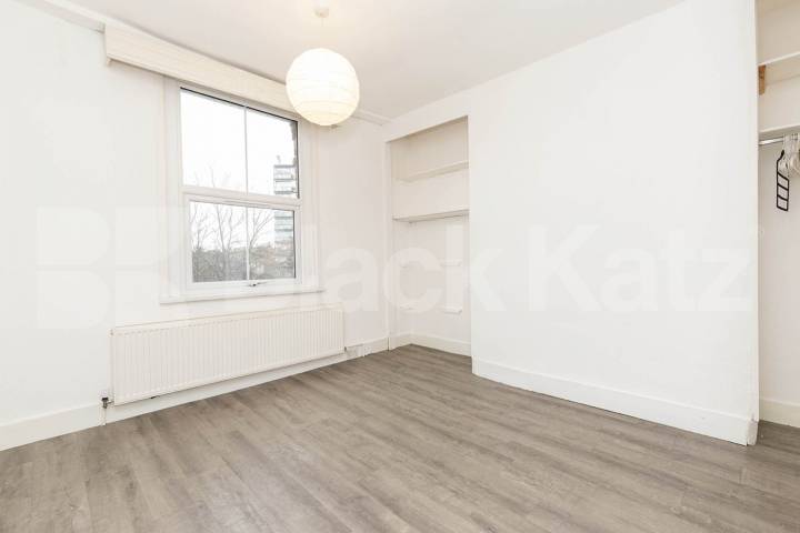 Split over two floors a large 3 bedroom apartment with kitchen diner Hungerford Road, Hillmarton Conservation Area 