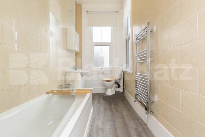 Split over two floors a large 3 bedroom apartment with kitchen diner Hungerford Road, Hillmarton Conservation Area 