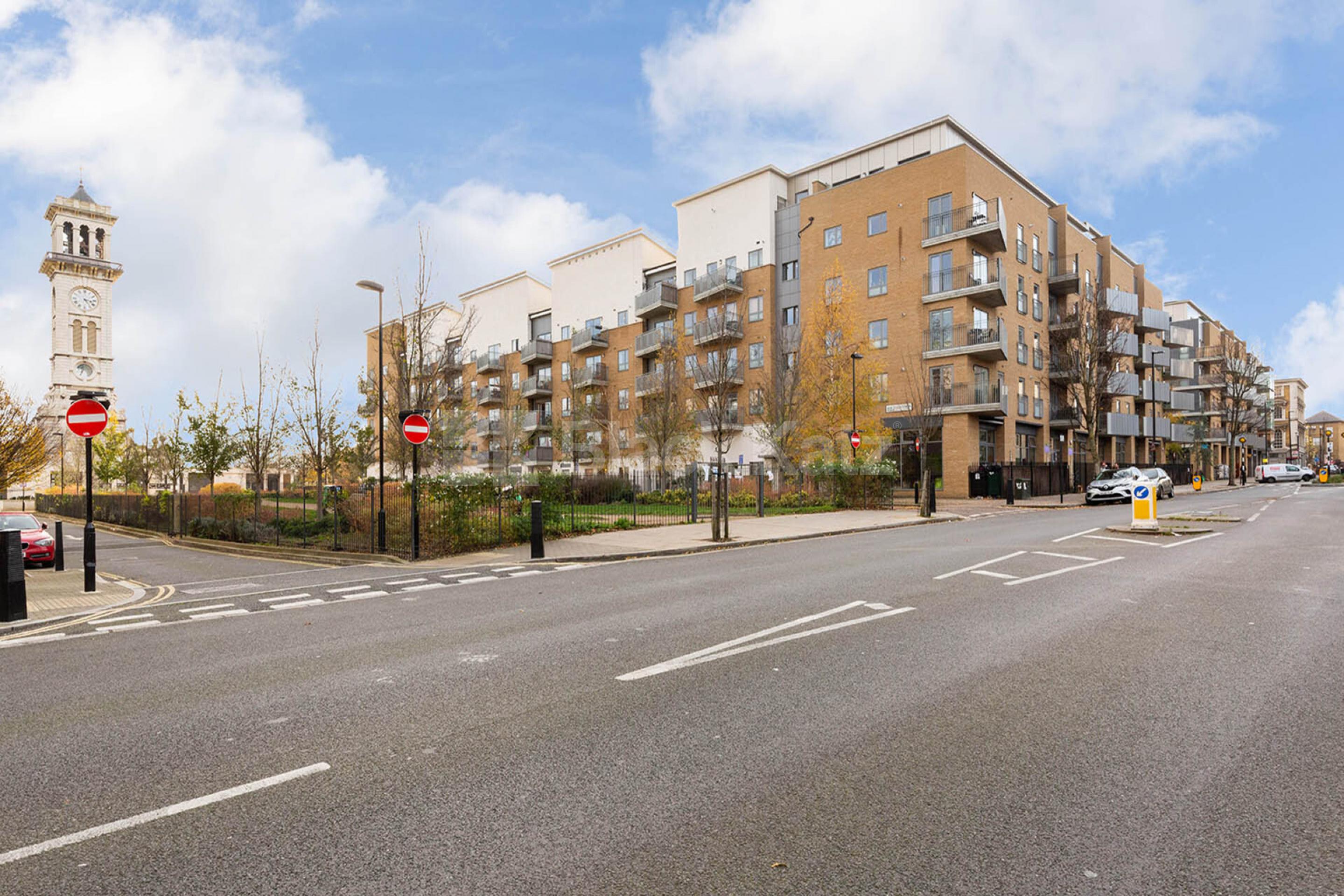3 bed 1 bath within a modern new build minutes to a piccadilly tube line New Clocktower Place , Islington / Caledonian Road N7