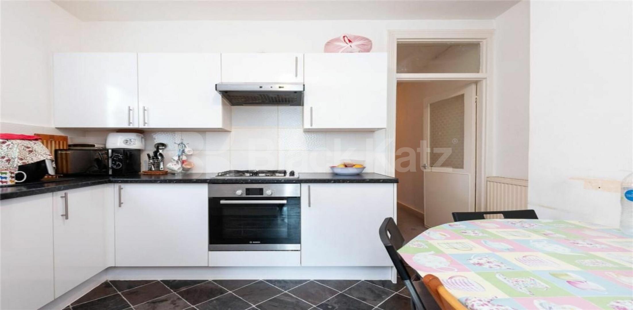 			GOOD FOR 2 SHARERS OR FAMILY, 3 Bedroom, 1 bath, 1 reception Apartment			 Chewton Road, Walthamstow