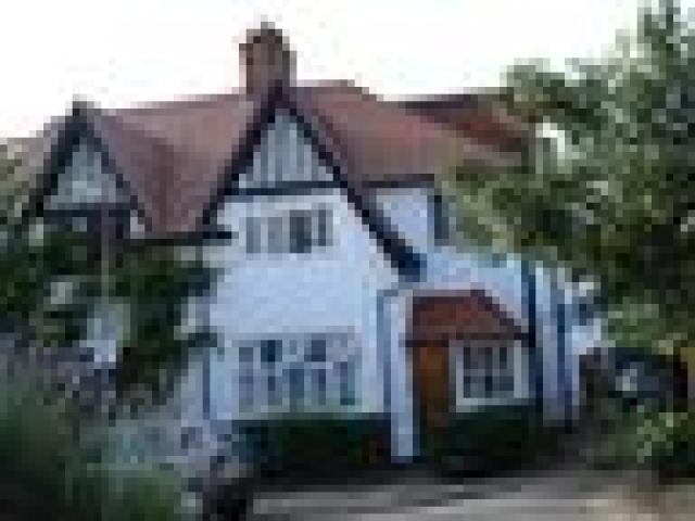 			NEW ON!, 3 Bedroom, 1 bath, 1 reception Flat			 Dingwall Gardens, GOLDERS GREEN