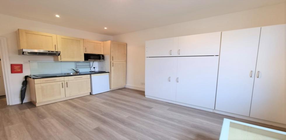			Studio Apartment, 1 bath, 1 reception Apartment			 West End Lane, WEST HAMPSTEAD
