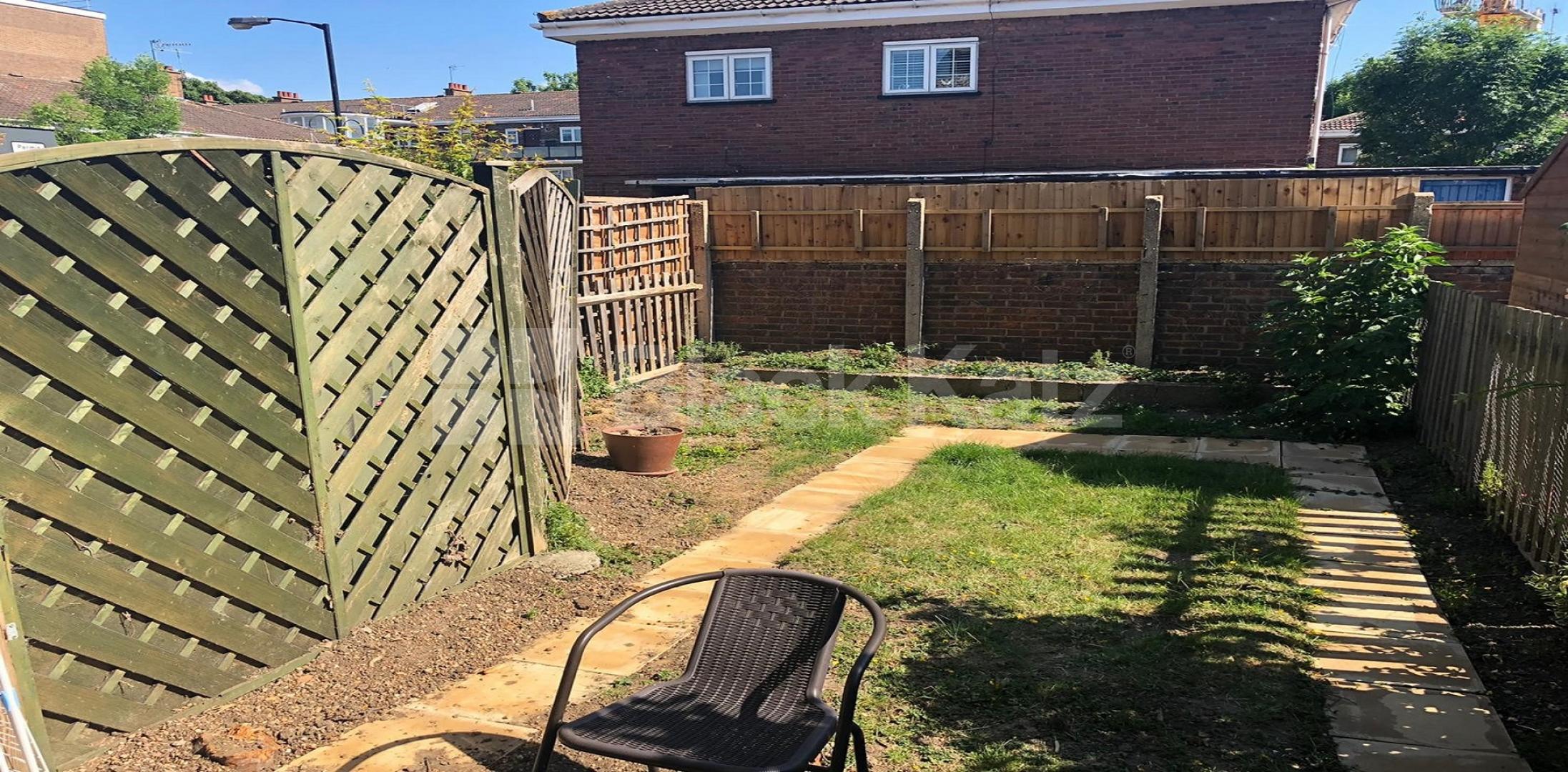 			UNDER OFFER , 2 Bedroom, 1 bath, 1 reception Ground Floor Maisonette			 Phelp Street, Kennington / Elephant and Castle 