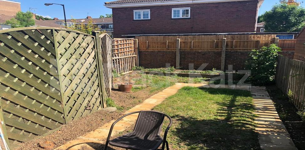 			UNDER OFFER , 2 Bedroom, 1 bath, 1 reception Ground Floor Maisonette			 Phelp Street, Kennington / Elephant and Castle 