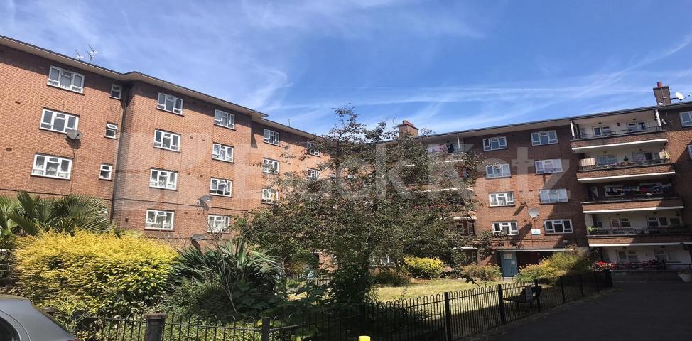 			LET , 3 Bedroom, 1 bath, 1 reception Apartment			 Redcross Way, London Bridge/Borough 