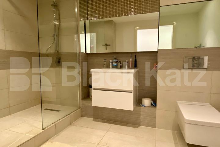 Flooded with natural light & boasting size, quality & location Royal Victoria Gardens Whitling Way, Surrey Quays