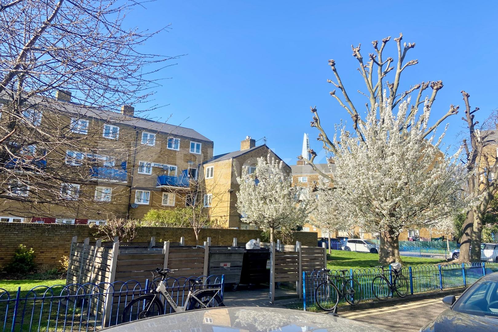 Superbly located & newly redecorated duplex apartment with private patio garden  Burbage Close, Borough 
