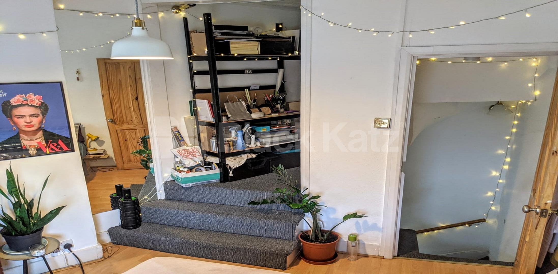 			LET  , 1 Bedroom, 1 bath, 1 reception House			 Queenstown Road, Battersea Park