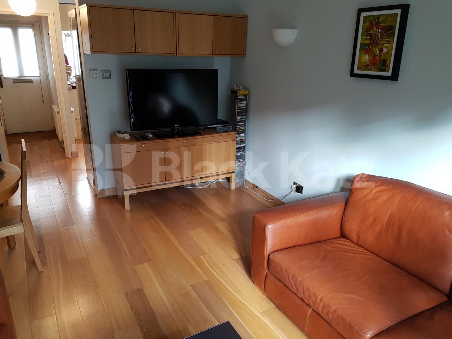 			LET , 2 Bedroom, 1 bath, 1 reception House			 Gainsford Street, Shad Thames